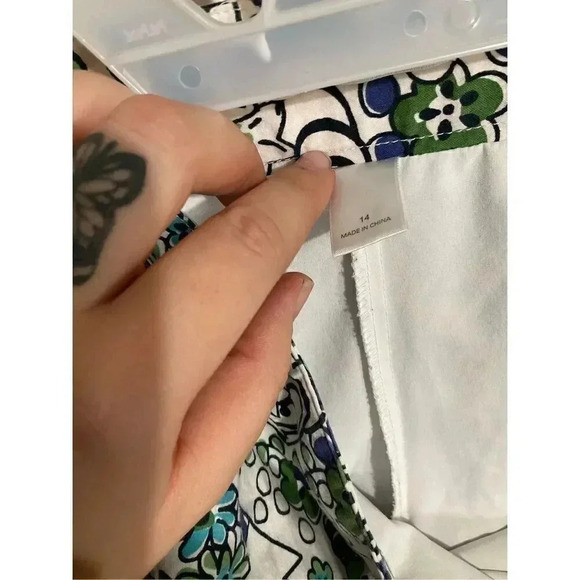 Liz Golf Women’s Floral Skort w/side Zip Hook Eye Closure, has pockets Size 14 - Picture 4 of 9